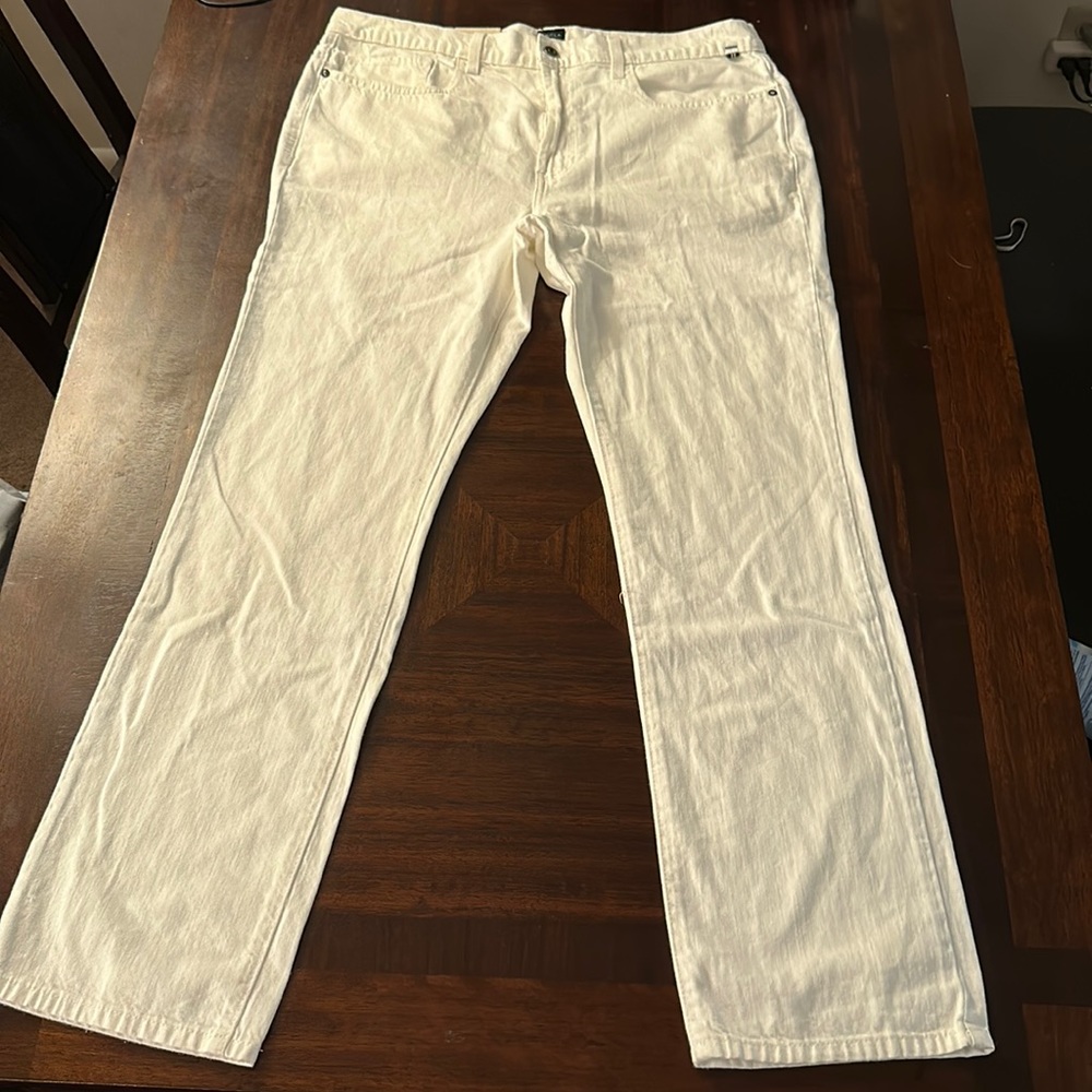 Never worn. not a fan of white pants. tags stilll on 36x32